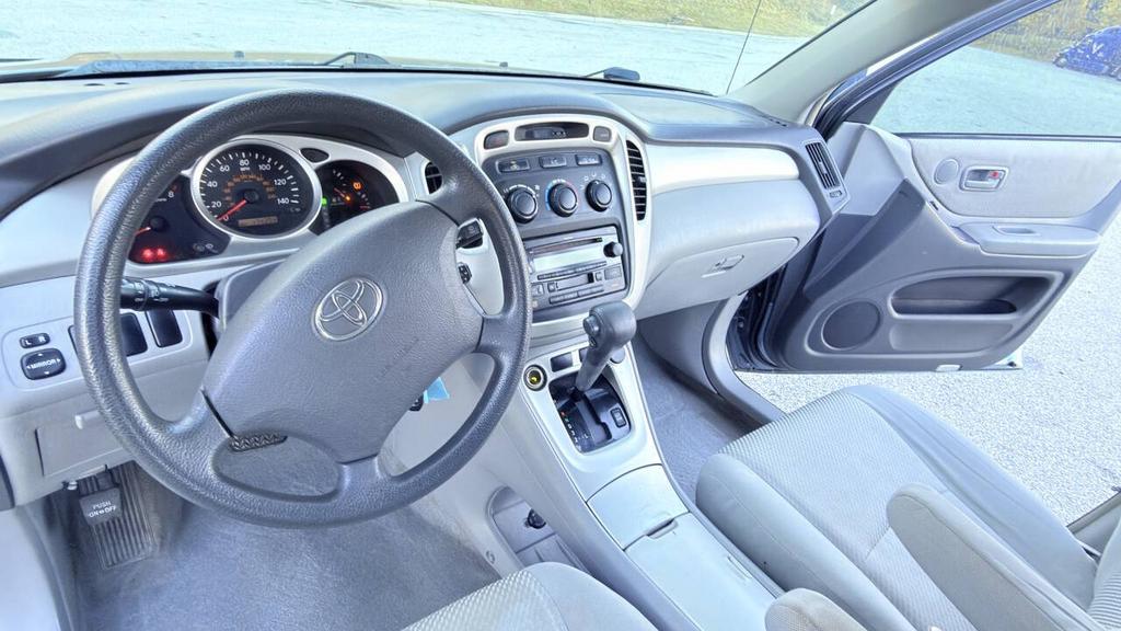 2005 Toyota Highlander - $4,900