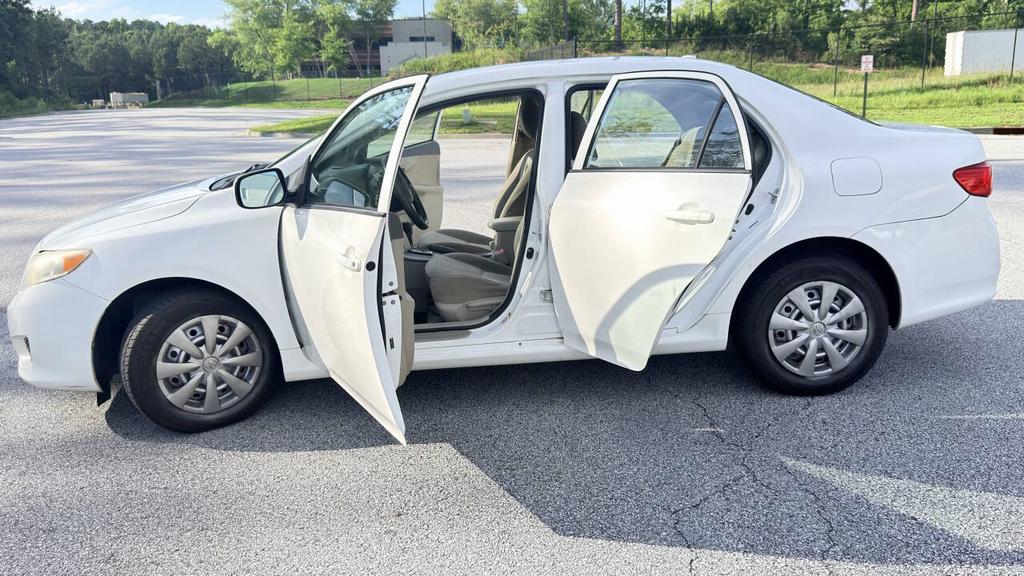 2009 Toyota Corolla - $3,900