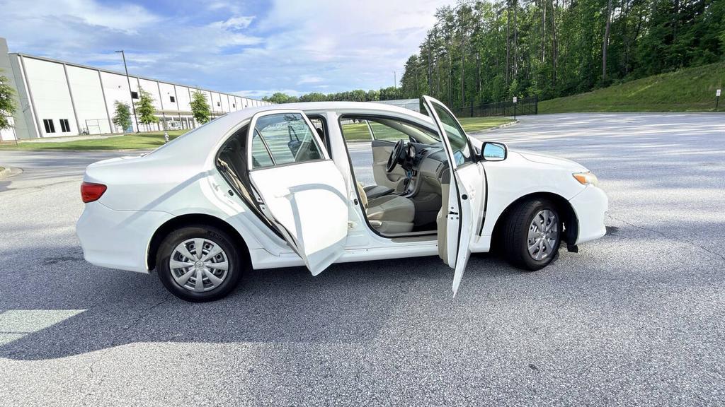 2009 Toyota Corolla - $3,900