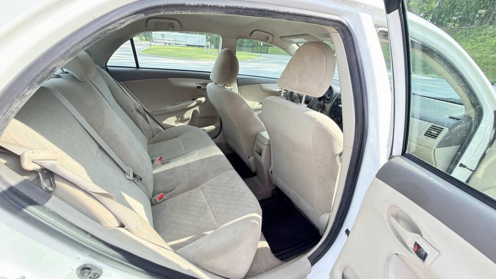 2009 Toyota Corolla - $3,900