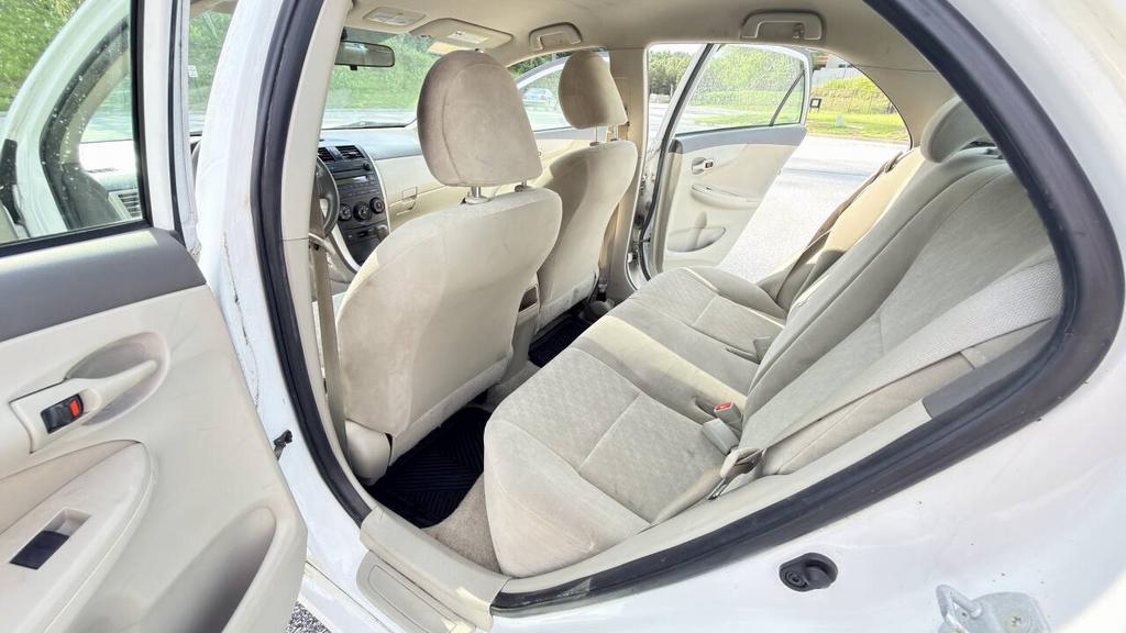 2009 Toyota Corolla - $3,900