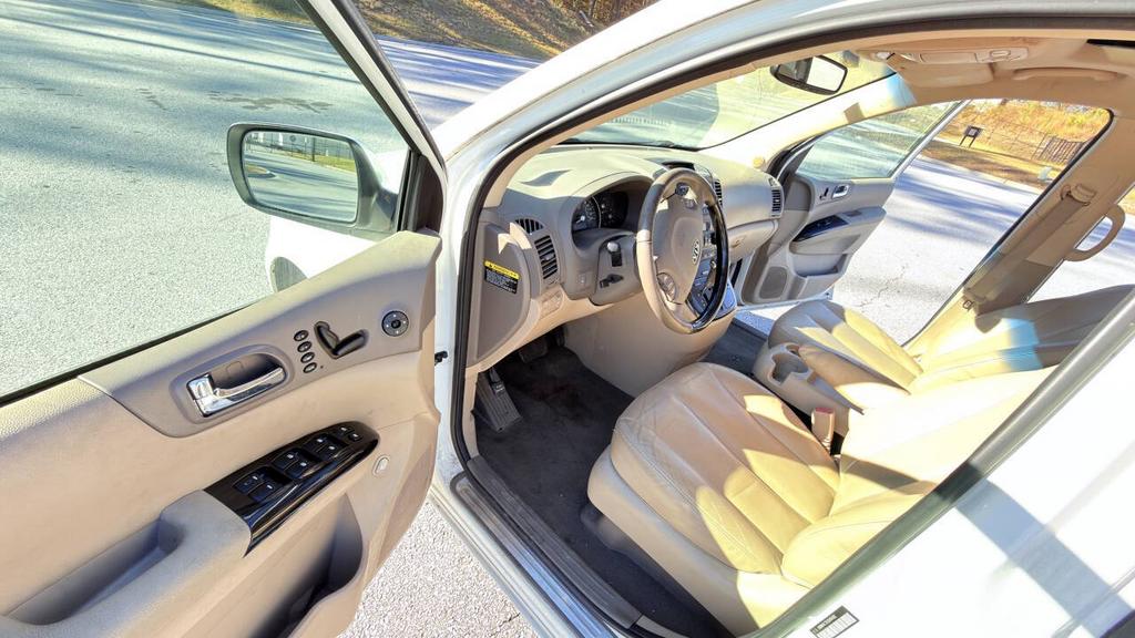 2012 Kia Sedona - $5,500