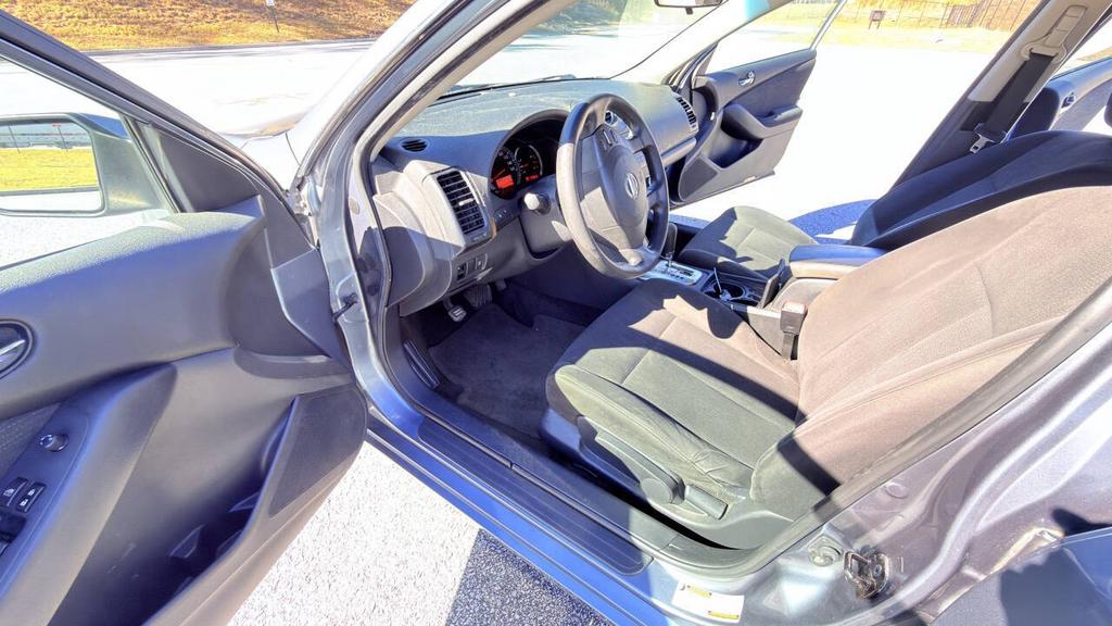2010 Nissan Altima - $3,500