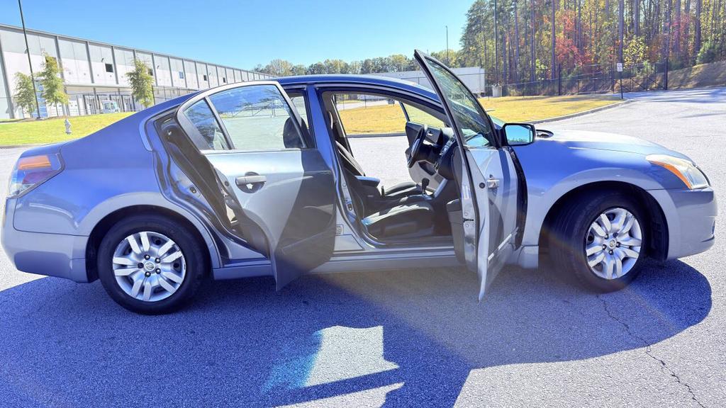 2010 Nissan Altima - $3,500