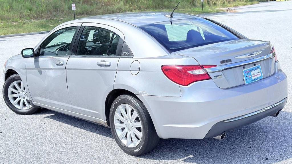 2013 Chrysler 200 - $5,500