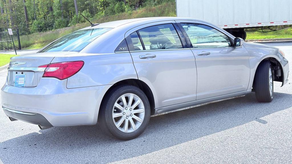 2013 Chrysler 200 - $5,500