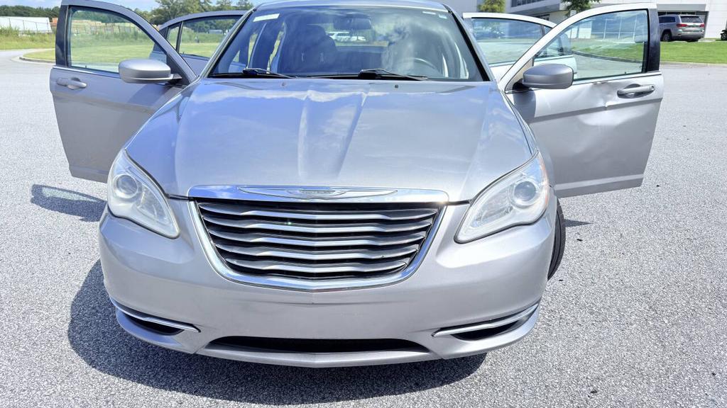 2013 Chrysler 200 - $5,500