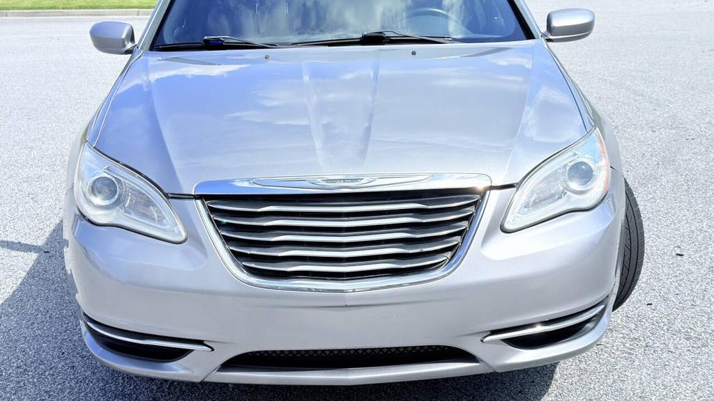 2013 Chrysler 200 - $5,500