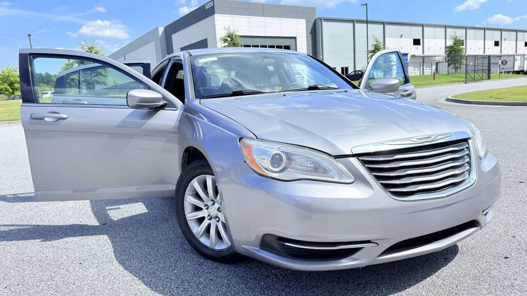 2013 Chrysler 200 - $5,500