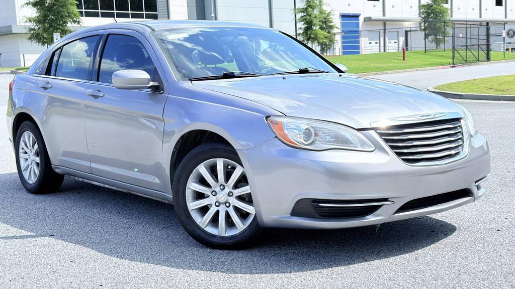 2013 Chrysler 200 - $5,500