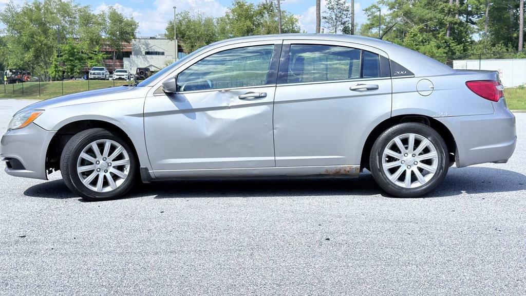 2013 Chrysler 200 - $5,500