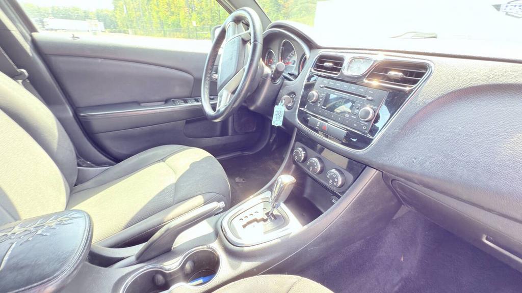 2013 Chrysler 200 - $5,500