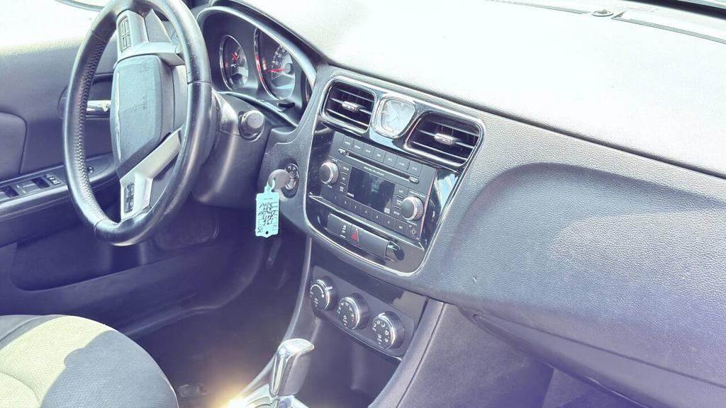 2013 Chrysler 200 - $5,500