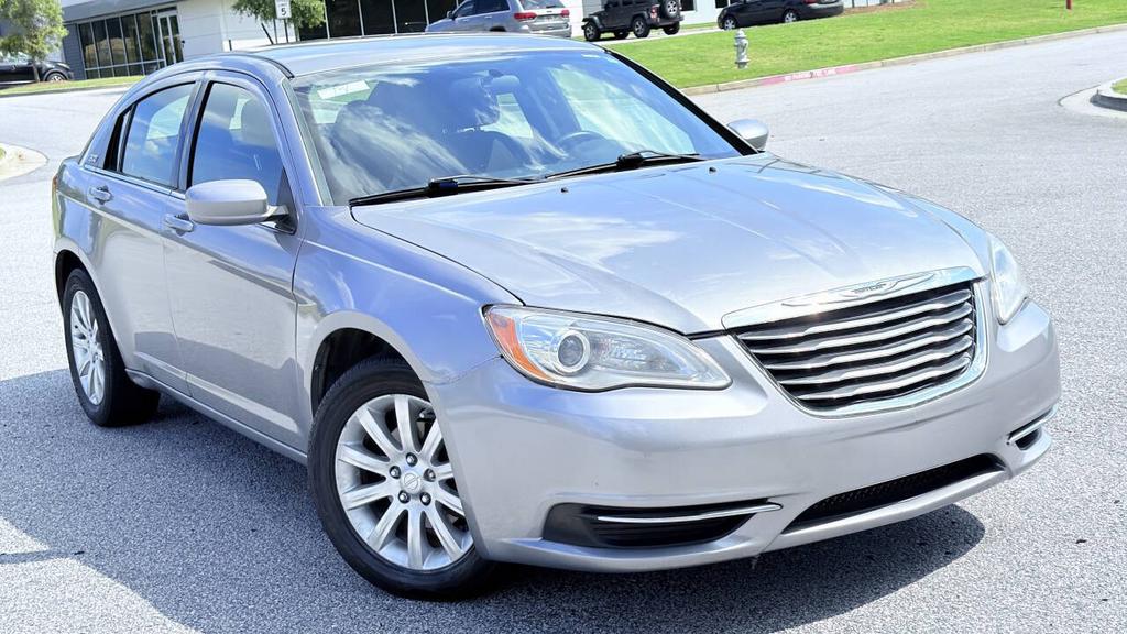 2013 Chrysler 200 - $5,500