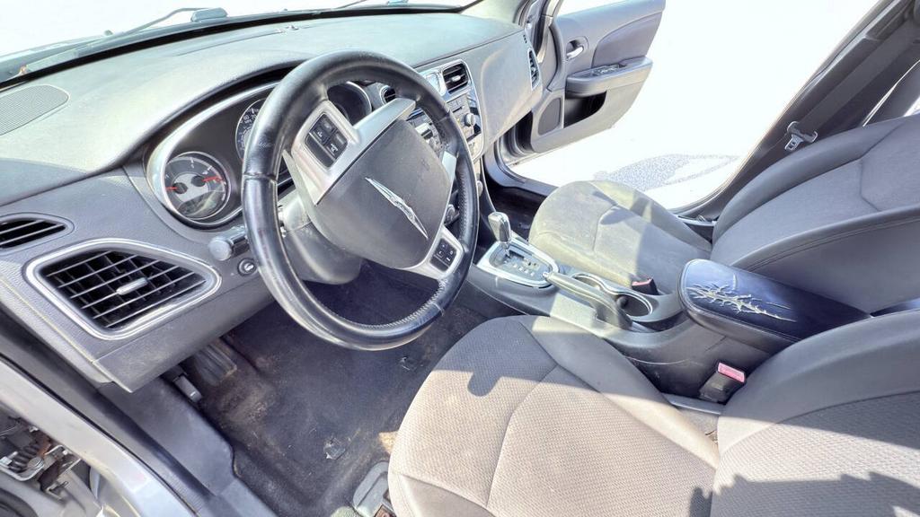 2013 Chrysler 200 - $5,500