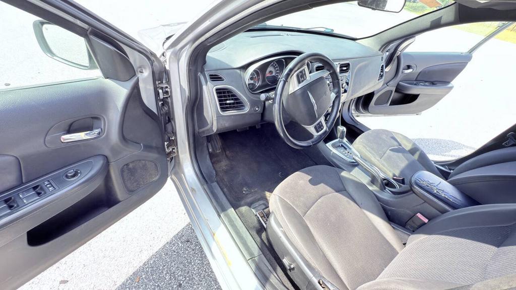 2013 Chrysler 200 - $5,500