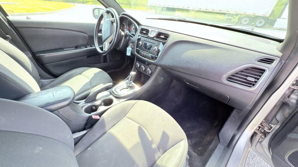 2013 Chrysler 200 - $5,500