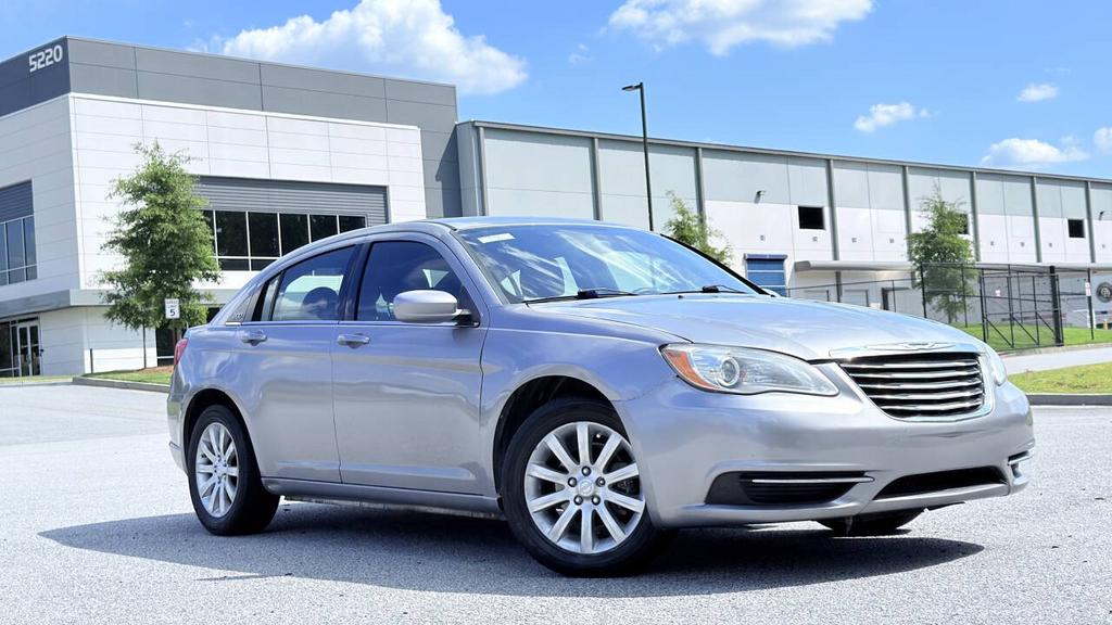 2013 Chrysler 200 - $5,500