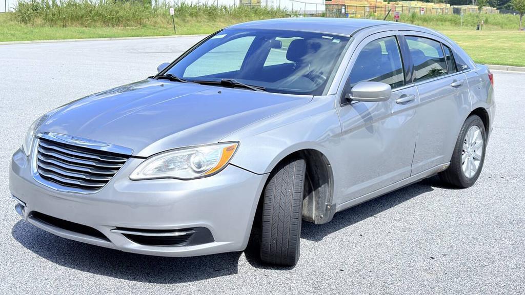 2013 Chrysler 200 - $5,500