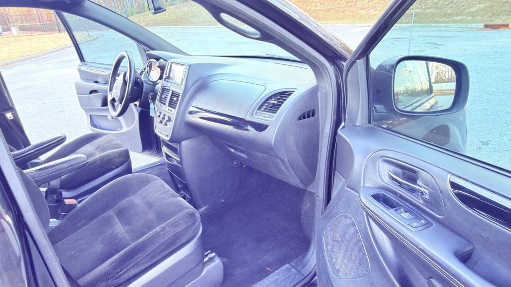 2015 Dodge Grand Caravan - $5,500