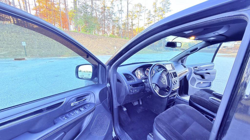 2015 Dodge Grand Caravan - $5,500