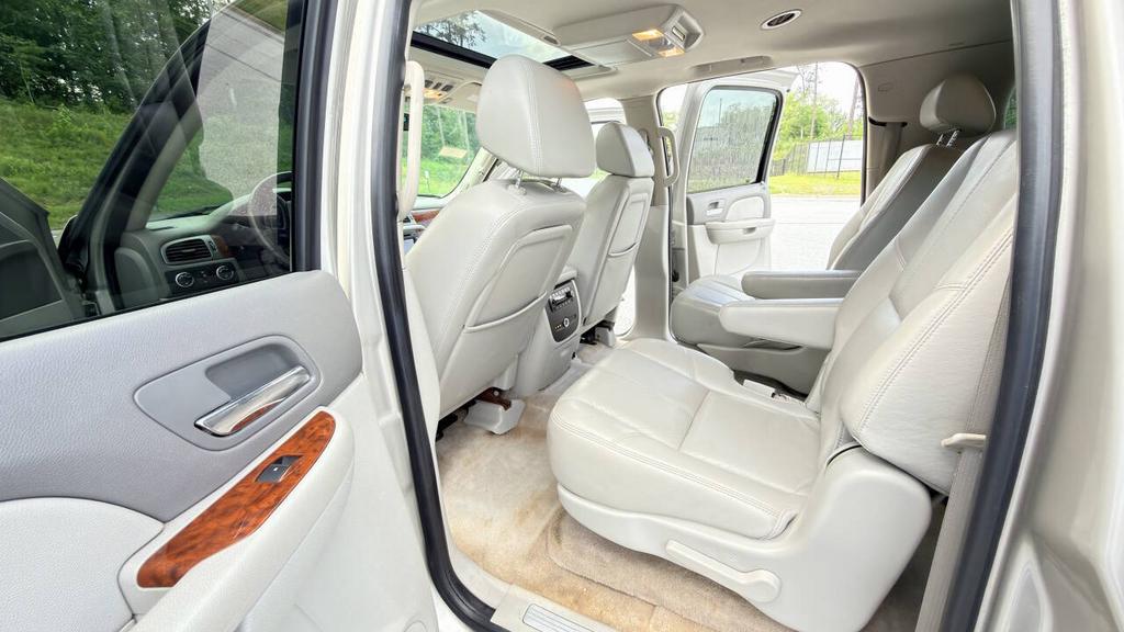 2007 Chevrolet Suburban - $6,900