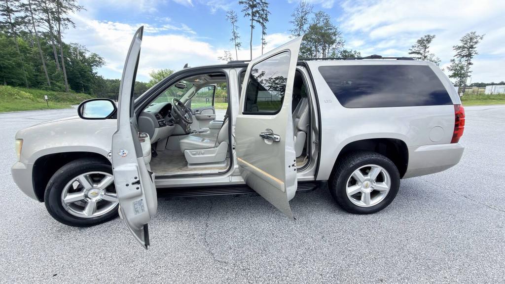 2007 Chevrolet Suburban - $6,900