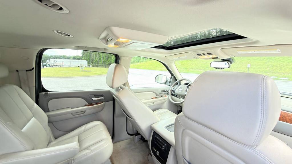 2007 Chevrolet Suburban - $6,900