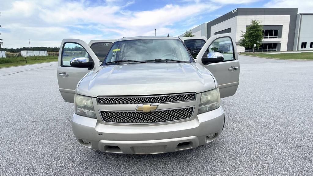 2007 Chevrolet Suburban - $6,900