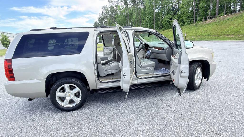 2007 Chevrolet Suburban - $6,900