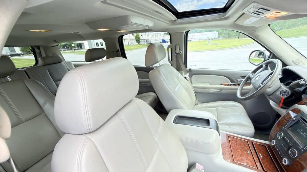 2007 Chevrolet Suburban - $6,900