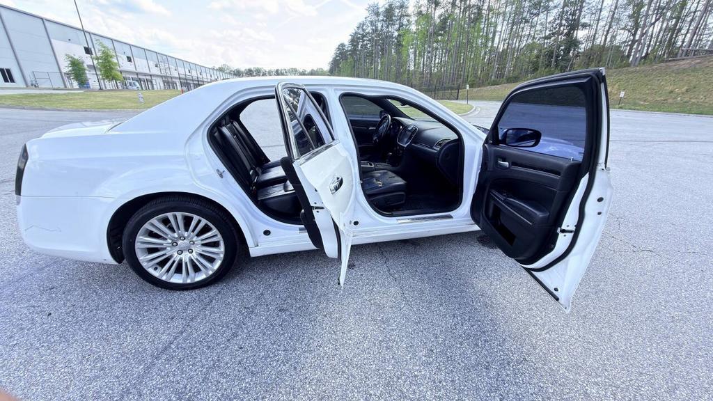 2011 Chrysler 300 - $4,900