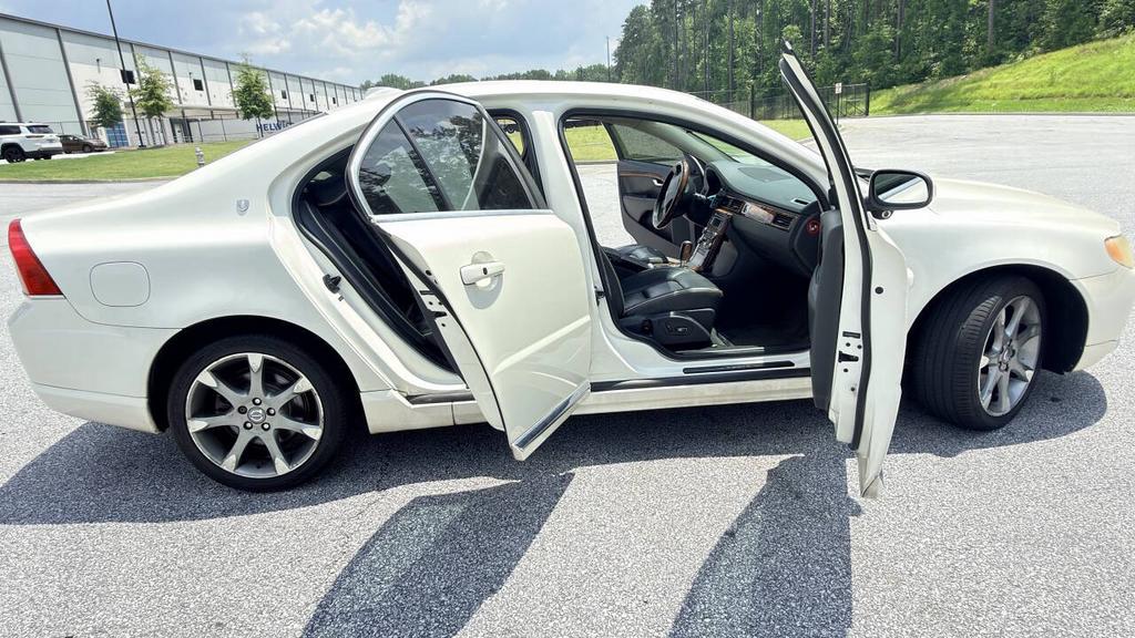 2009 Volvo S80 - $3,700