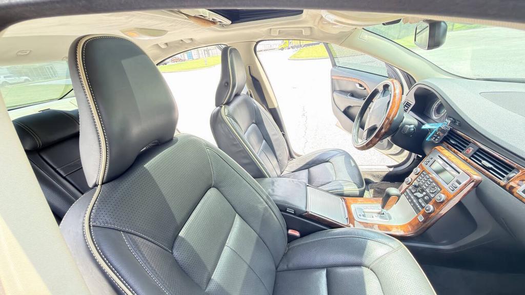 2009 Volvo S80 - $3,700
