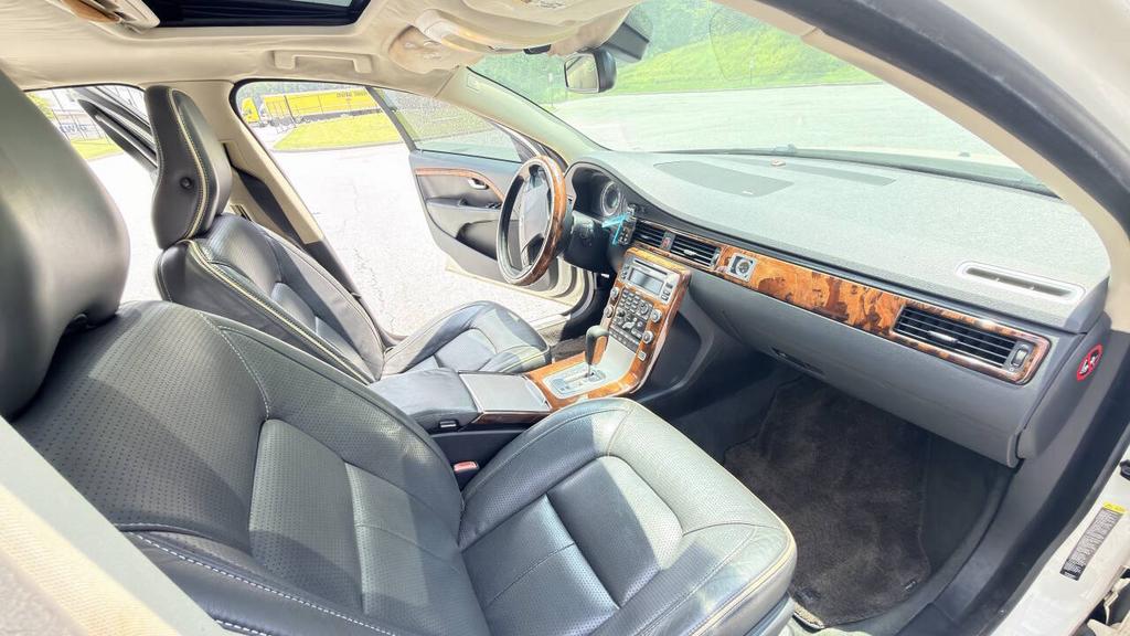 2009 Volvo S80 - $3,700