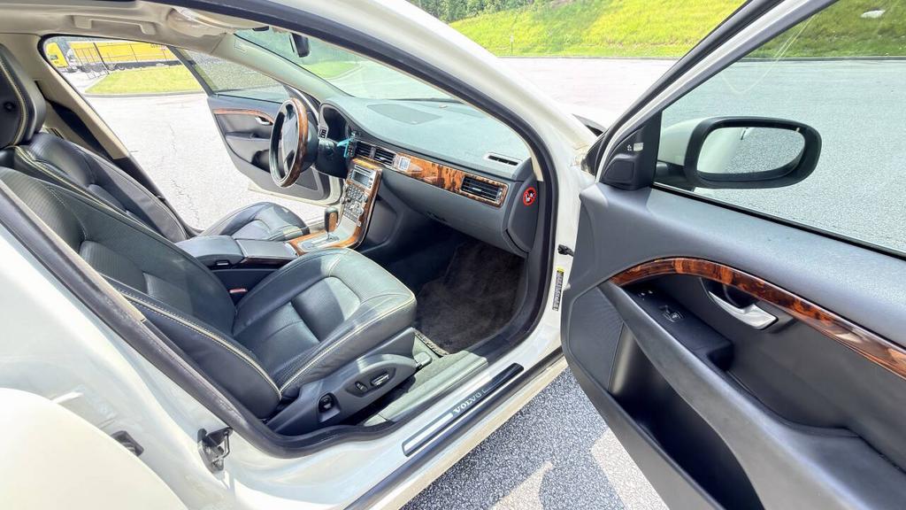 2009 Volvo S80 - $3,700