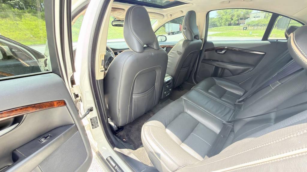 2009 Volvo S80 - $3,700