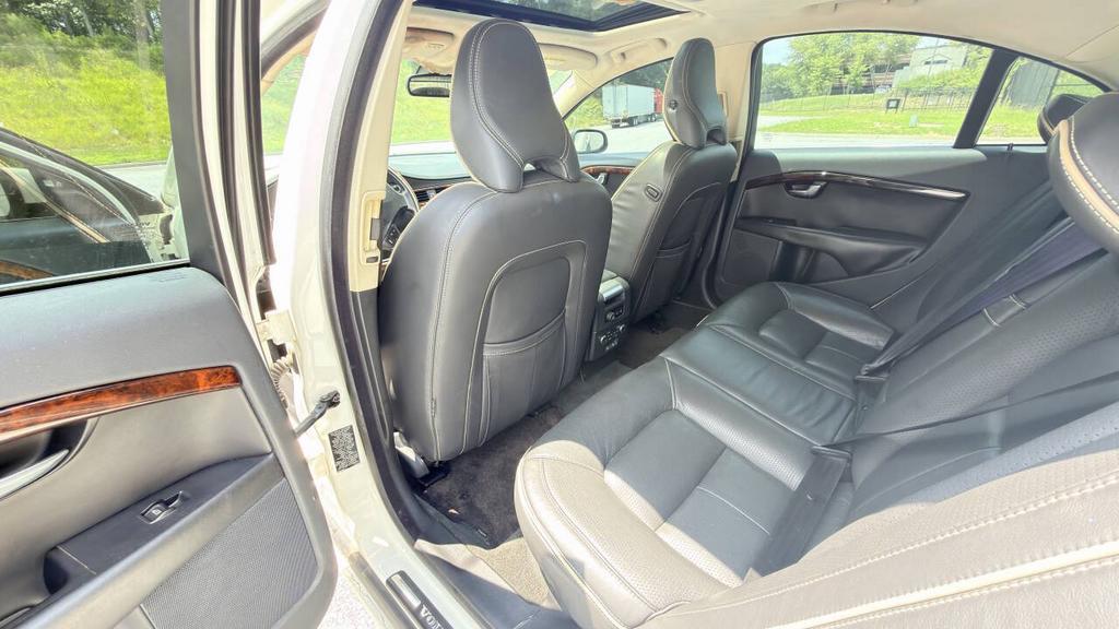 2009 Volvo S80 - $3,700