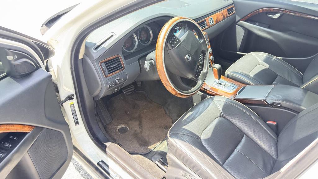 2009 Volvo S80 - $3,700