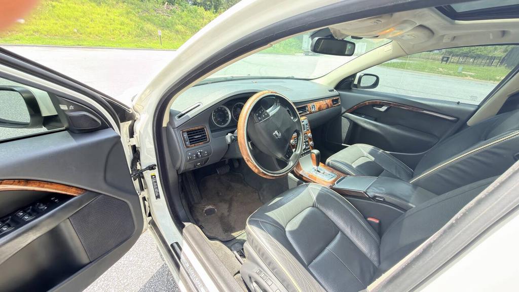 2009 Volvo S80 - $3,700