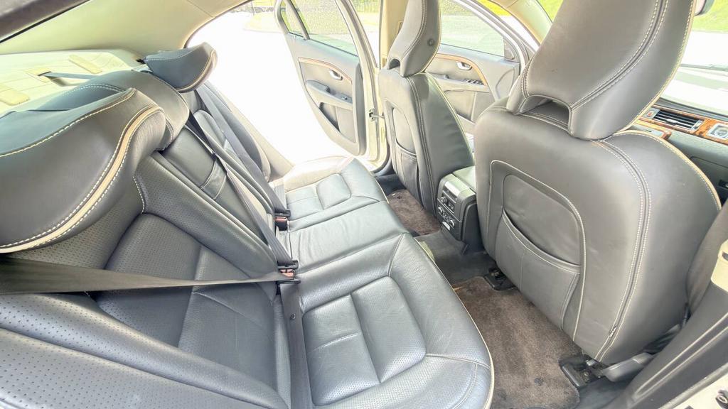 2009 Volvo S80 - $3,700