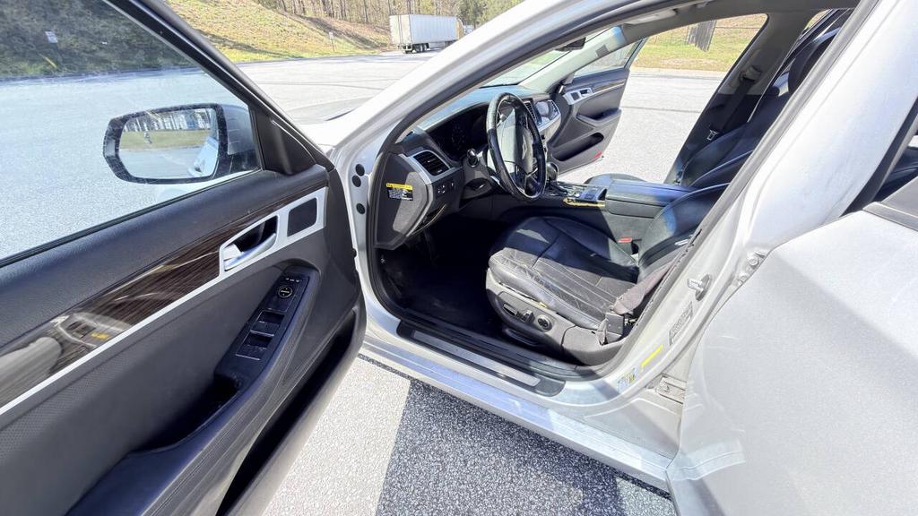 2015 Hyundai Genesis - $7,500