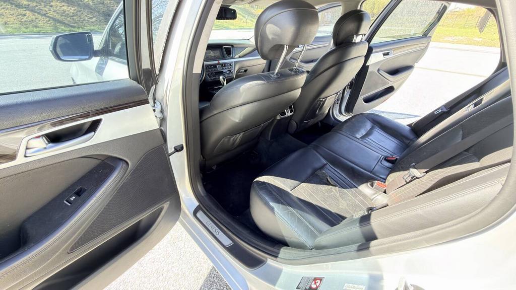 2015 Hyundai Genesis - $7,500