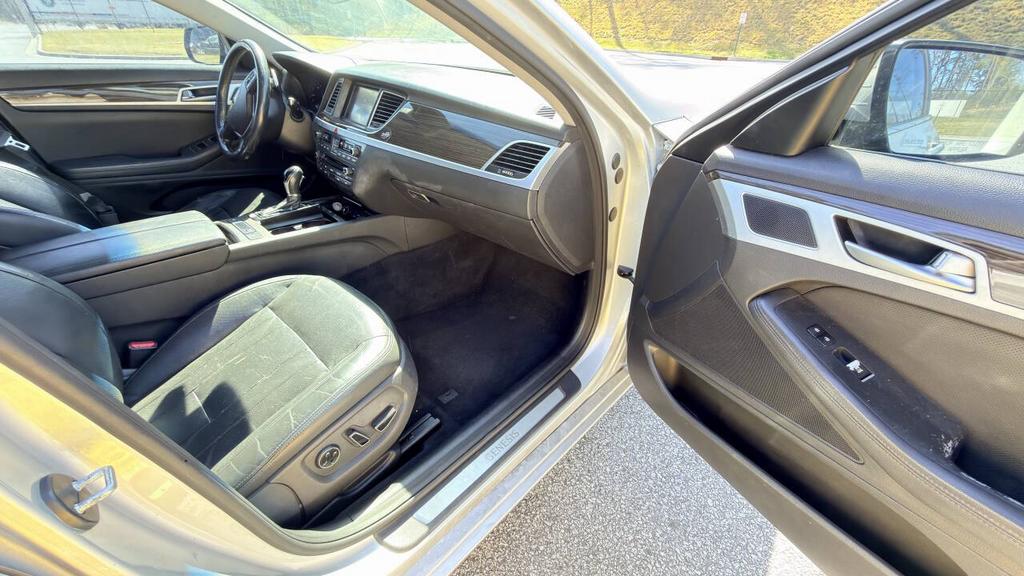 2015 Hyundai Genesis - $7,500