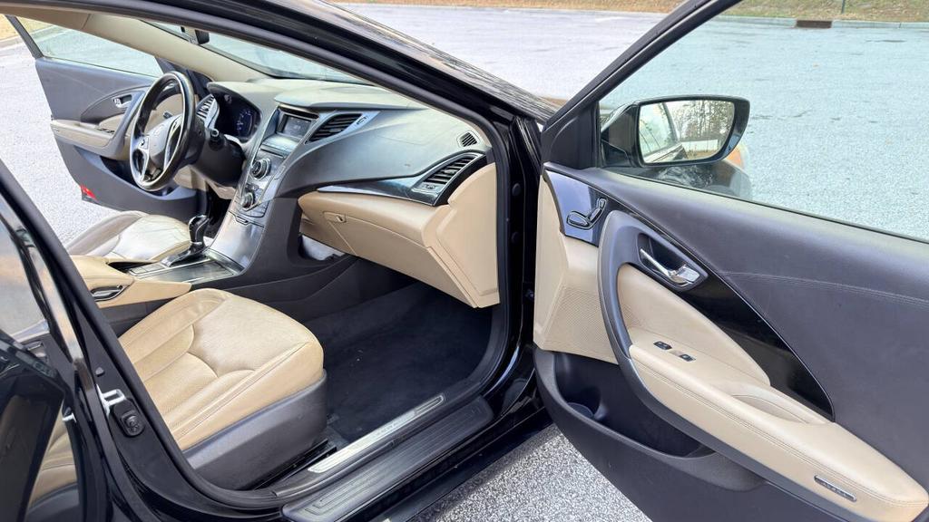 2014 Hyundai Azera - $5,500