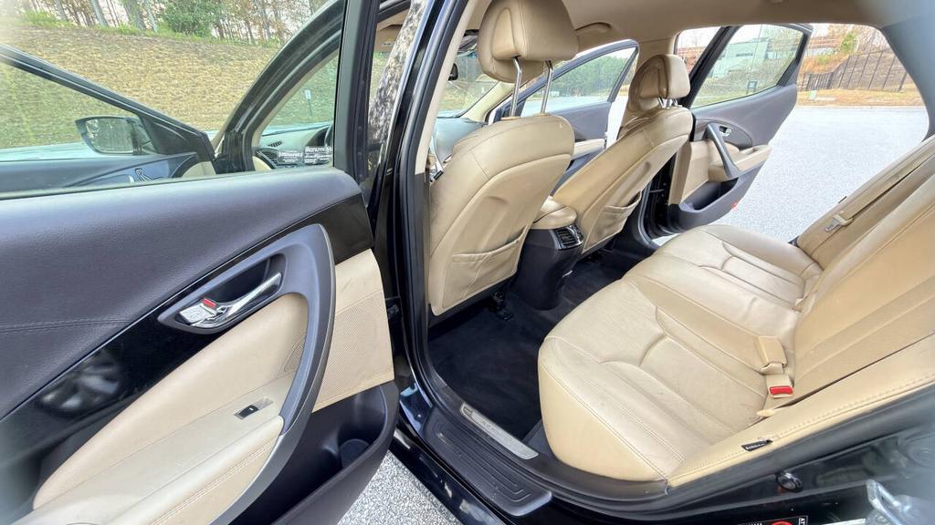 2014 Hyundai Azera - $5,500