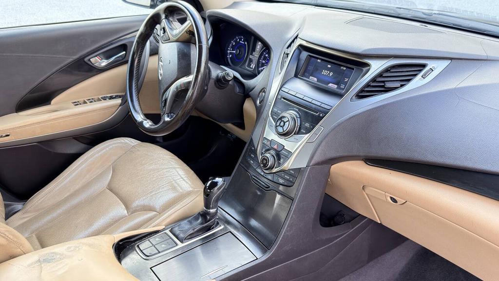 2014 Hyundai Azera - $5,500