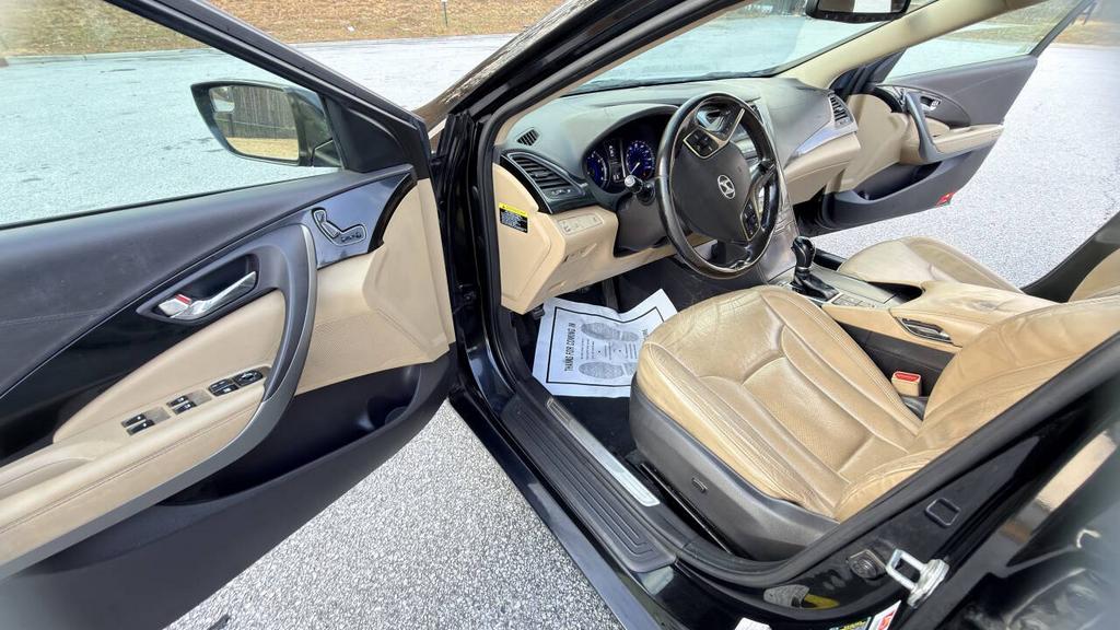 2014 Hyundai Azera - $5,500