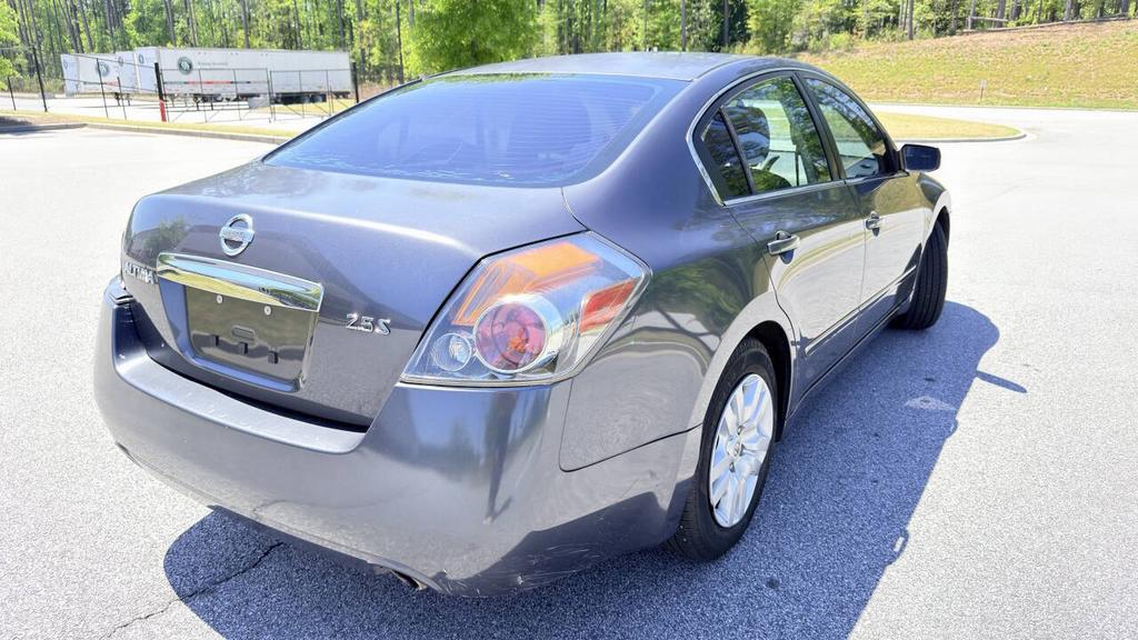 2010 Nissan Altima - $3,900