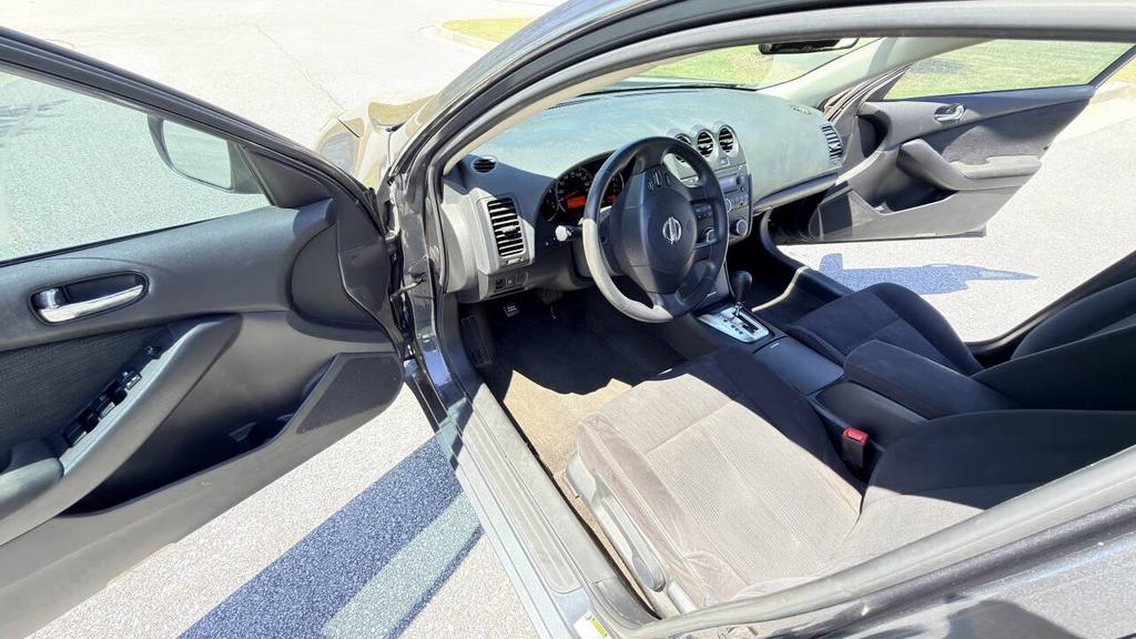 2010 Nissan Altima - $3,900